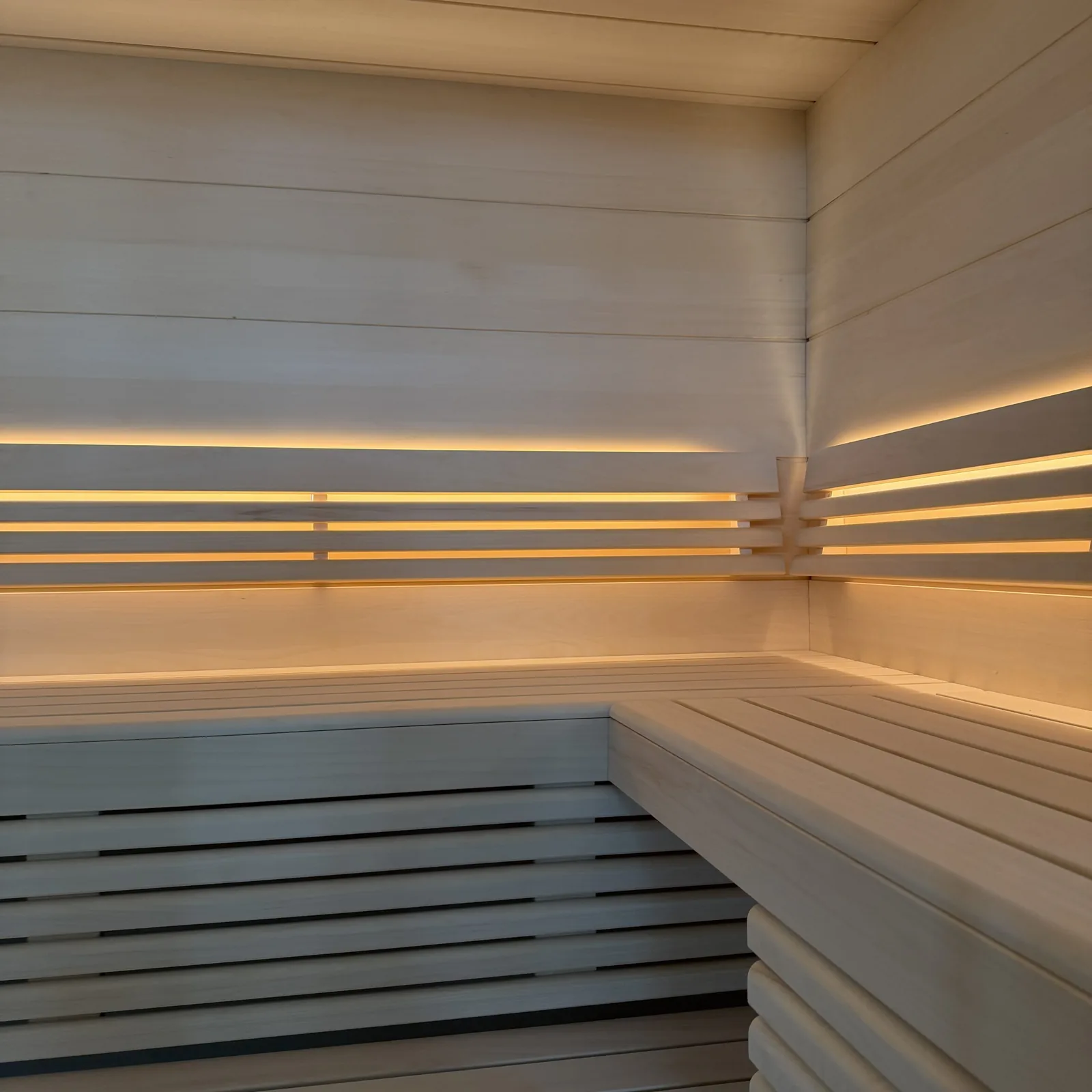 sauna-kristall-lindenholz-innensauna-212x200-glasfront image 3