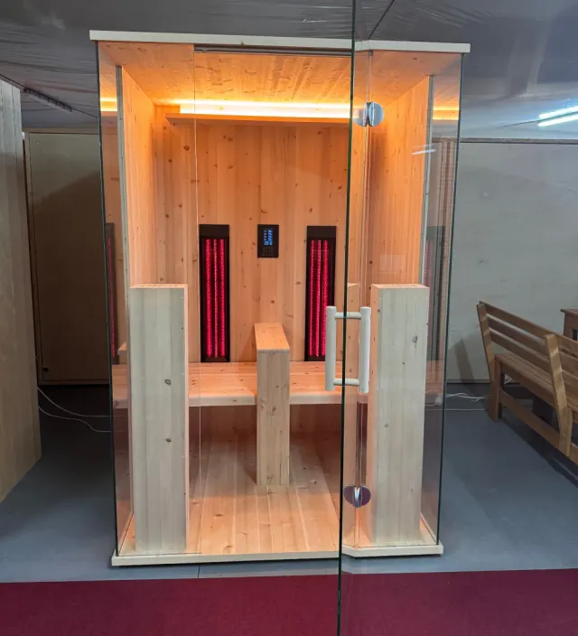 polarholz-aura-infrarotkabine-133x133-2-pers-ausstellung image 1