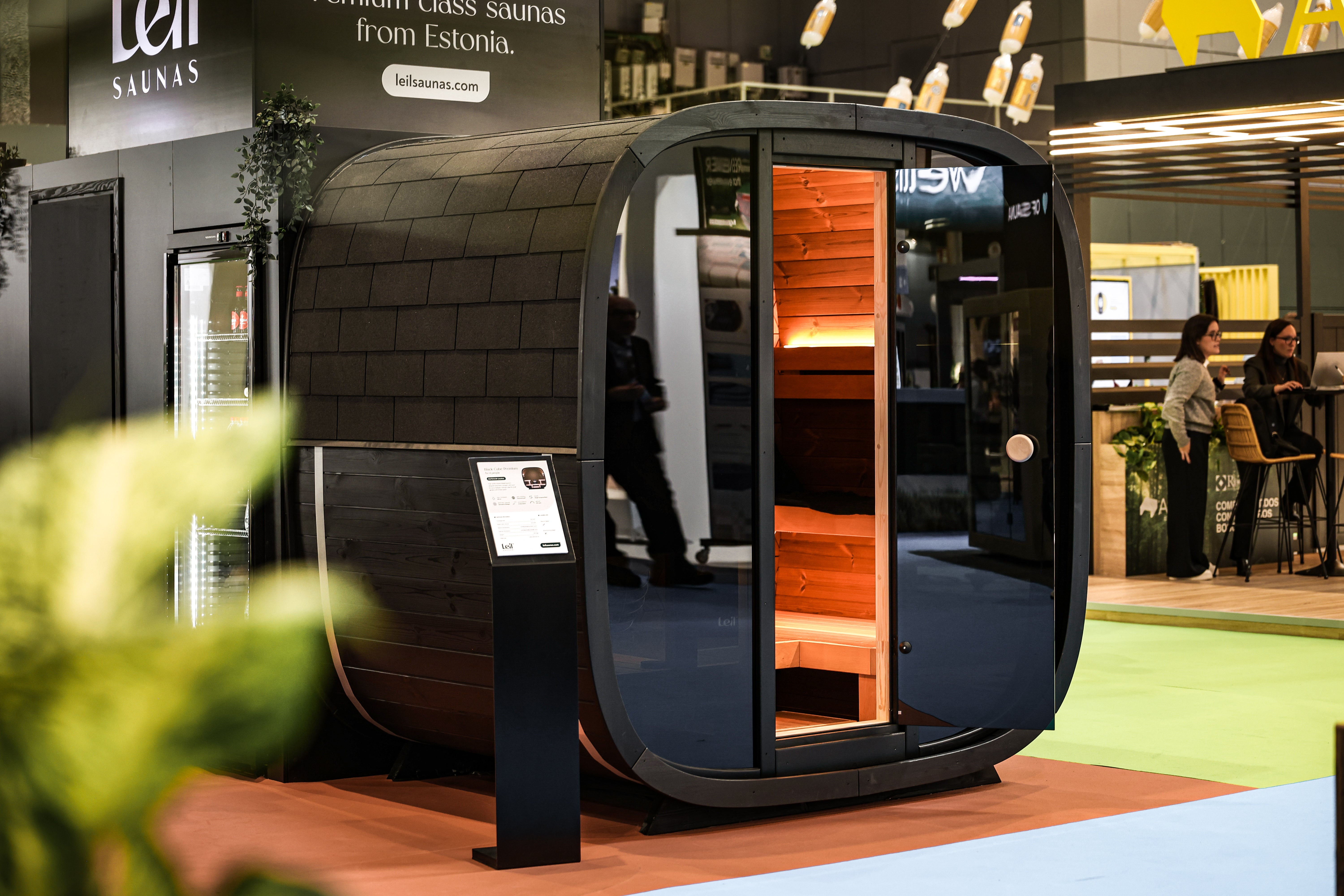 leil-black-cube-premium-fasssauna-4-personen-219x166cm image 5