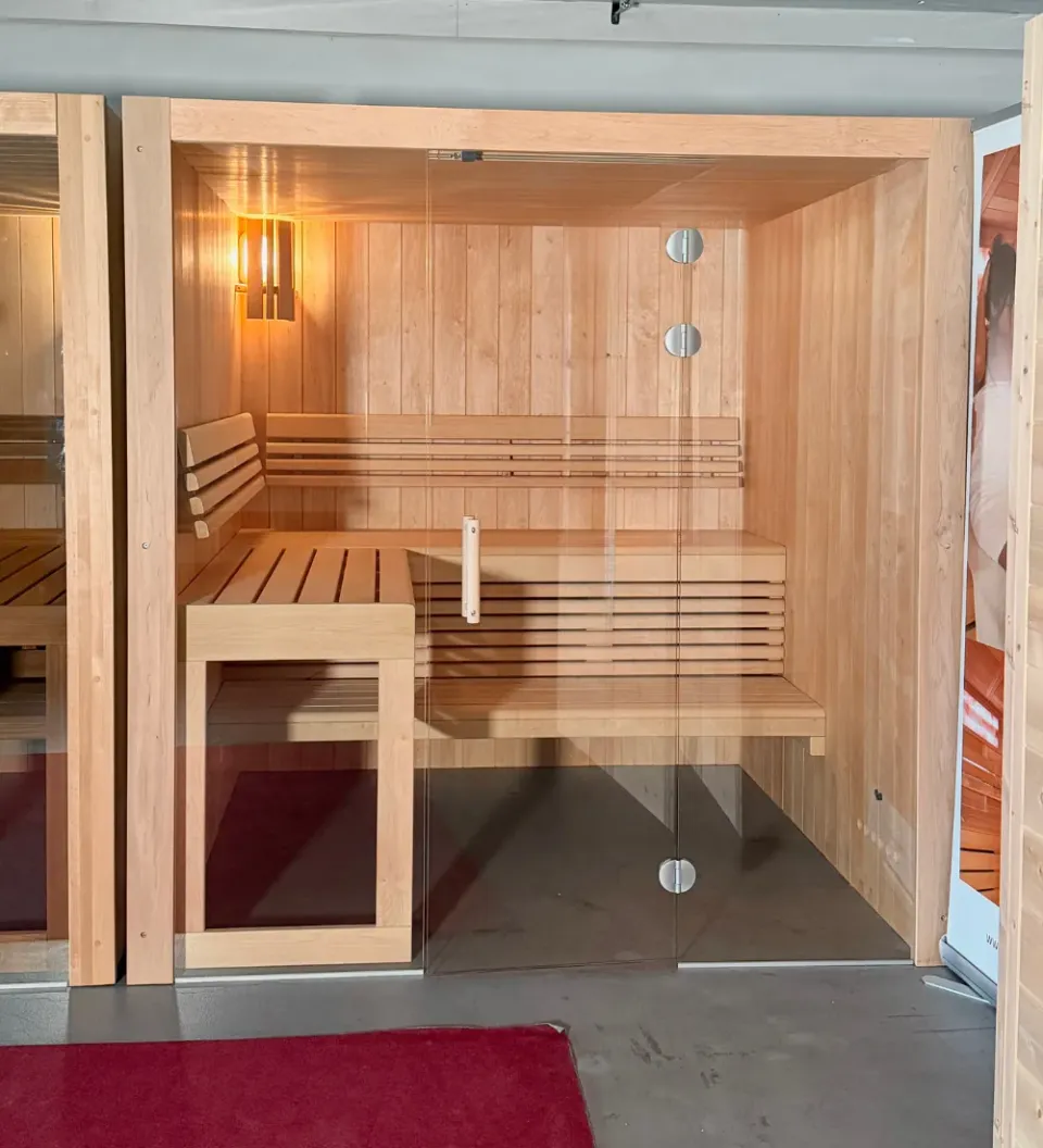 polarholz-kristall-innensauna-erle-204x207-glasfront image 1