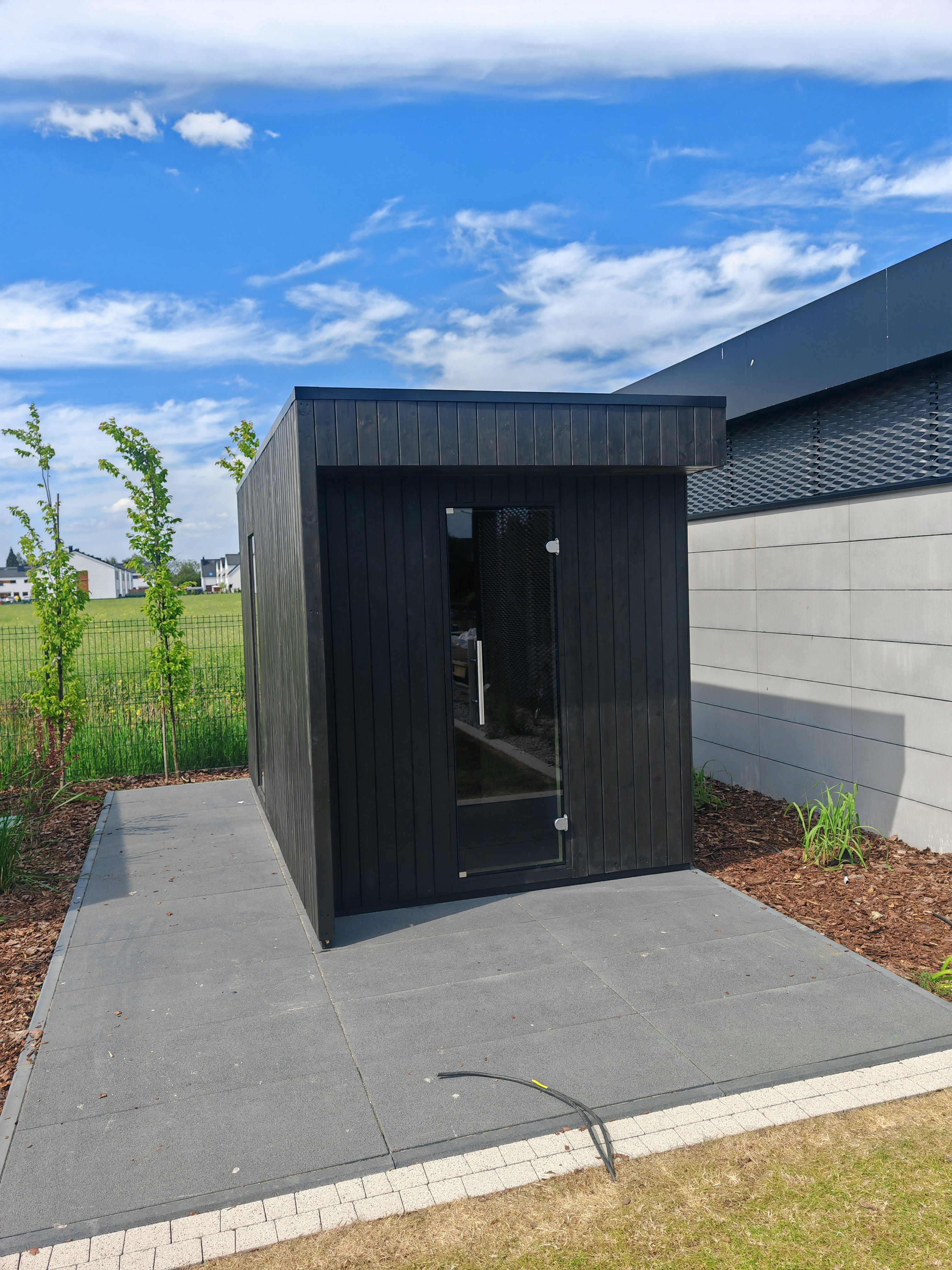 wellmia-musta-gartensauna-fichte-vorraum-4-6-personen image 7