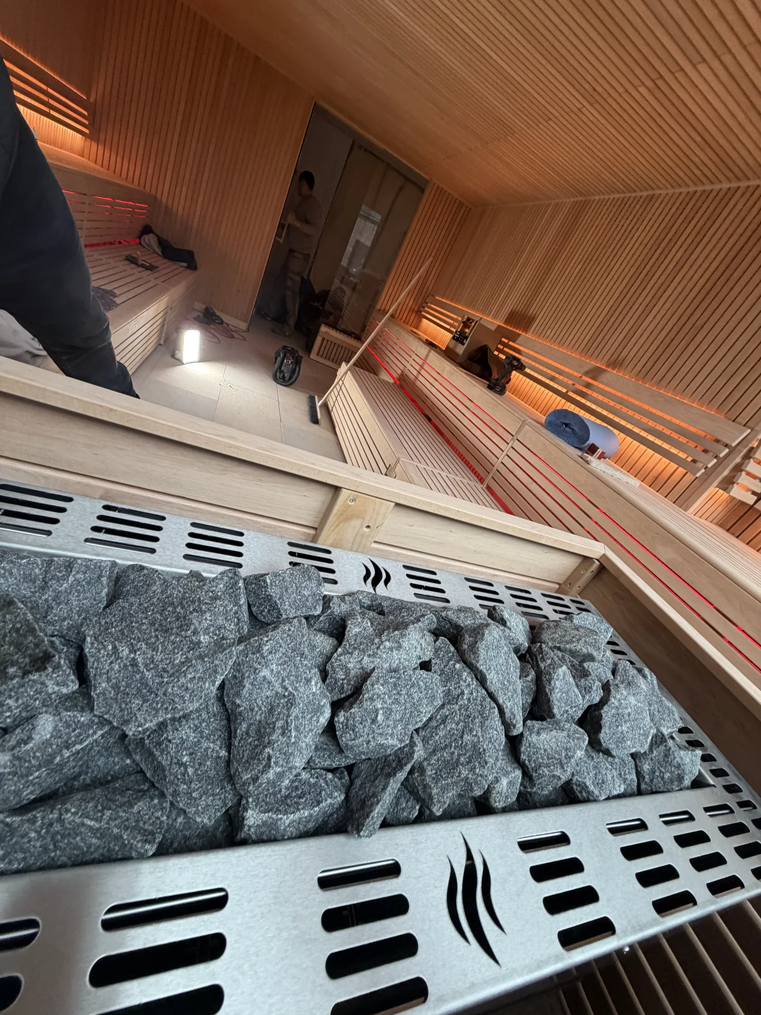 polarholz-gewerbesauna-erle-390x590cm-f-r-19-20-personen image 7