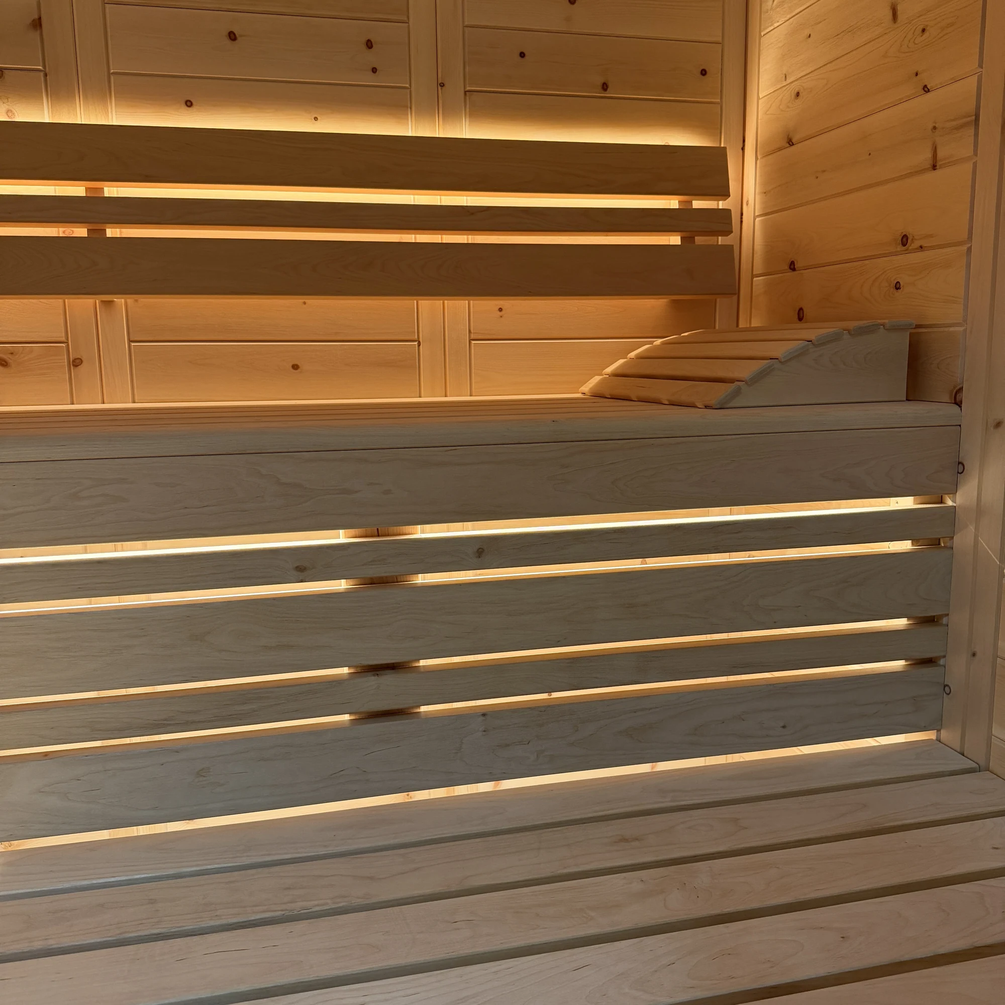 polarholz-kristall-sauna-massivholz-glasfront-innensauna image 8
