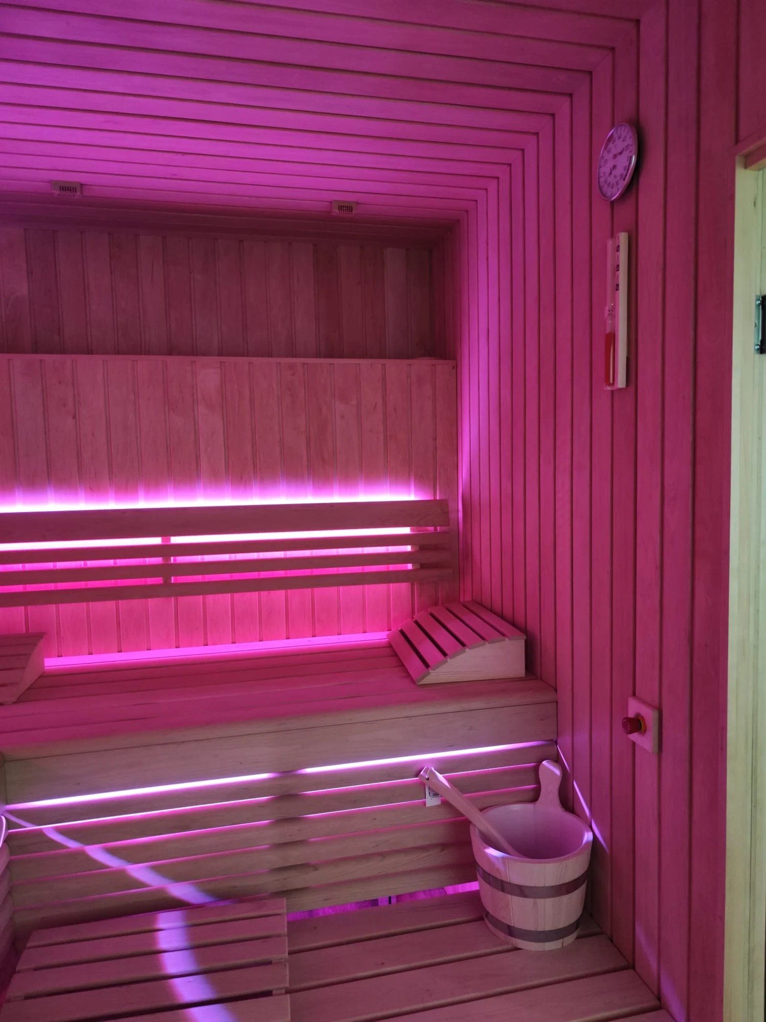 polarholz-gewerbliche-sauna-erle-300x250-6-7-personen image 8