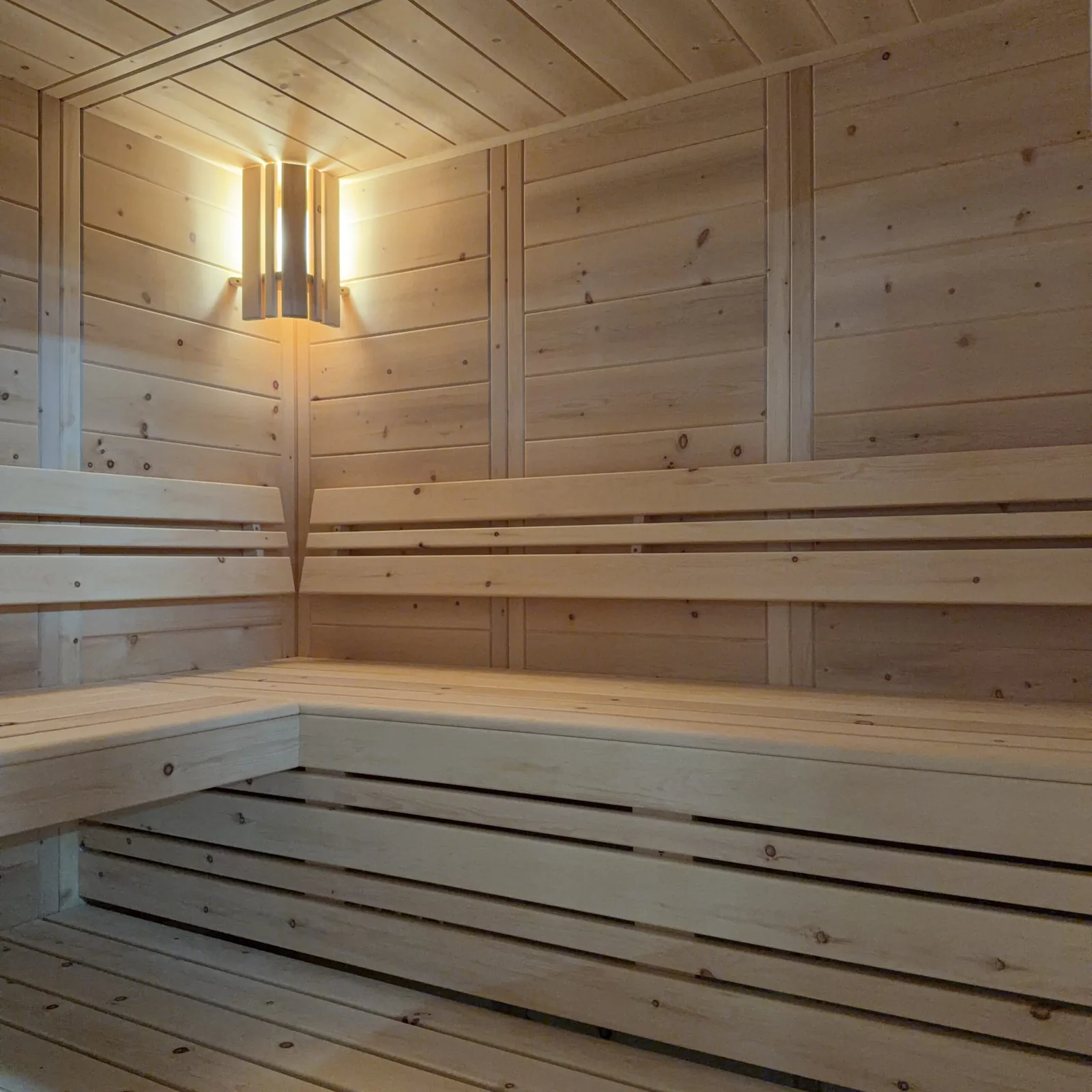polarholz-athen-2f-massivholzsauna-zirbe-200x200-5-eck image 2