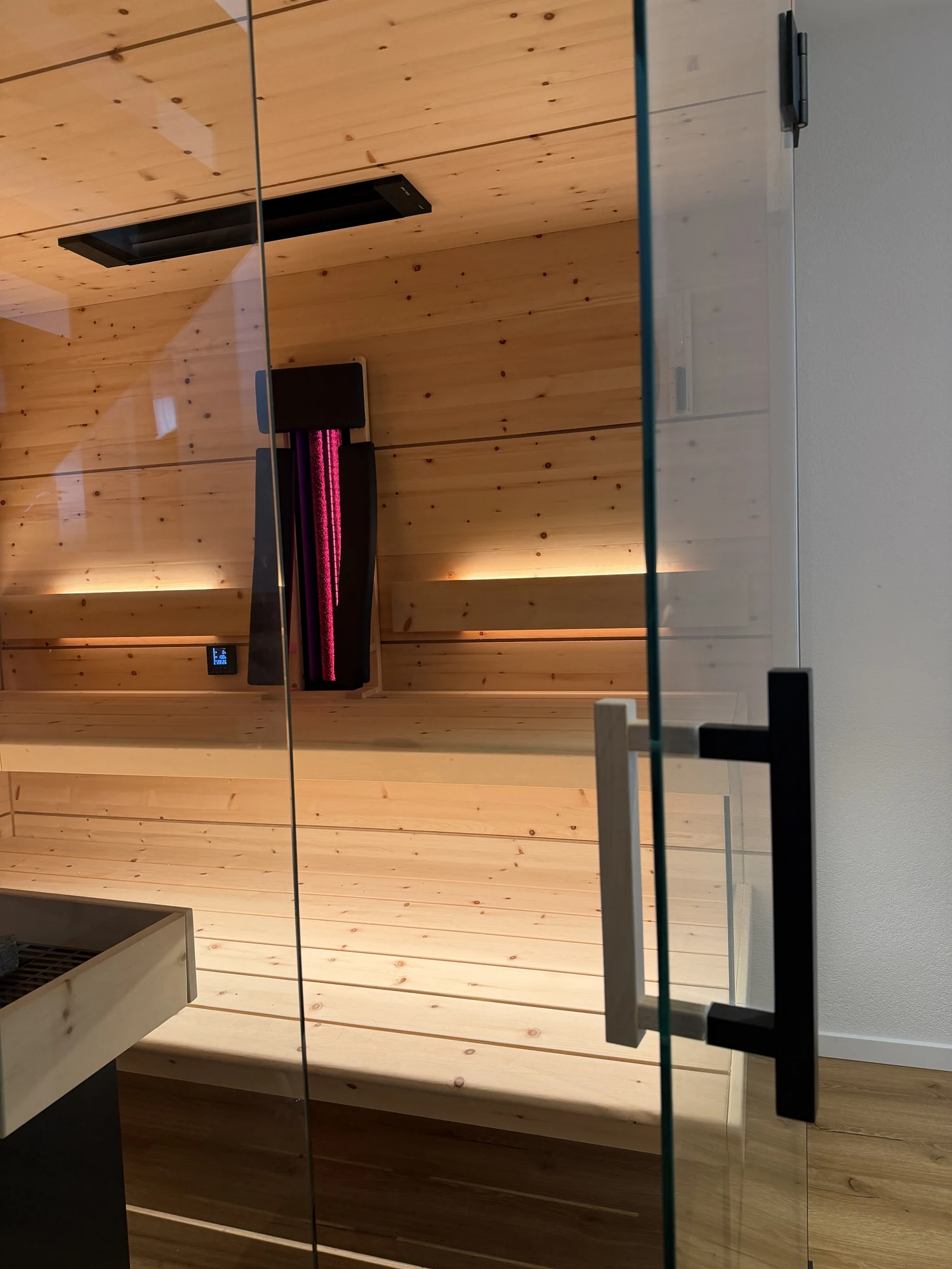 polarholz-athen-aura-5-eck-sauna-zirbe-ganzglasfront image 3