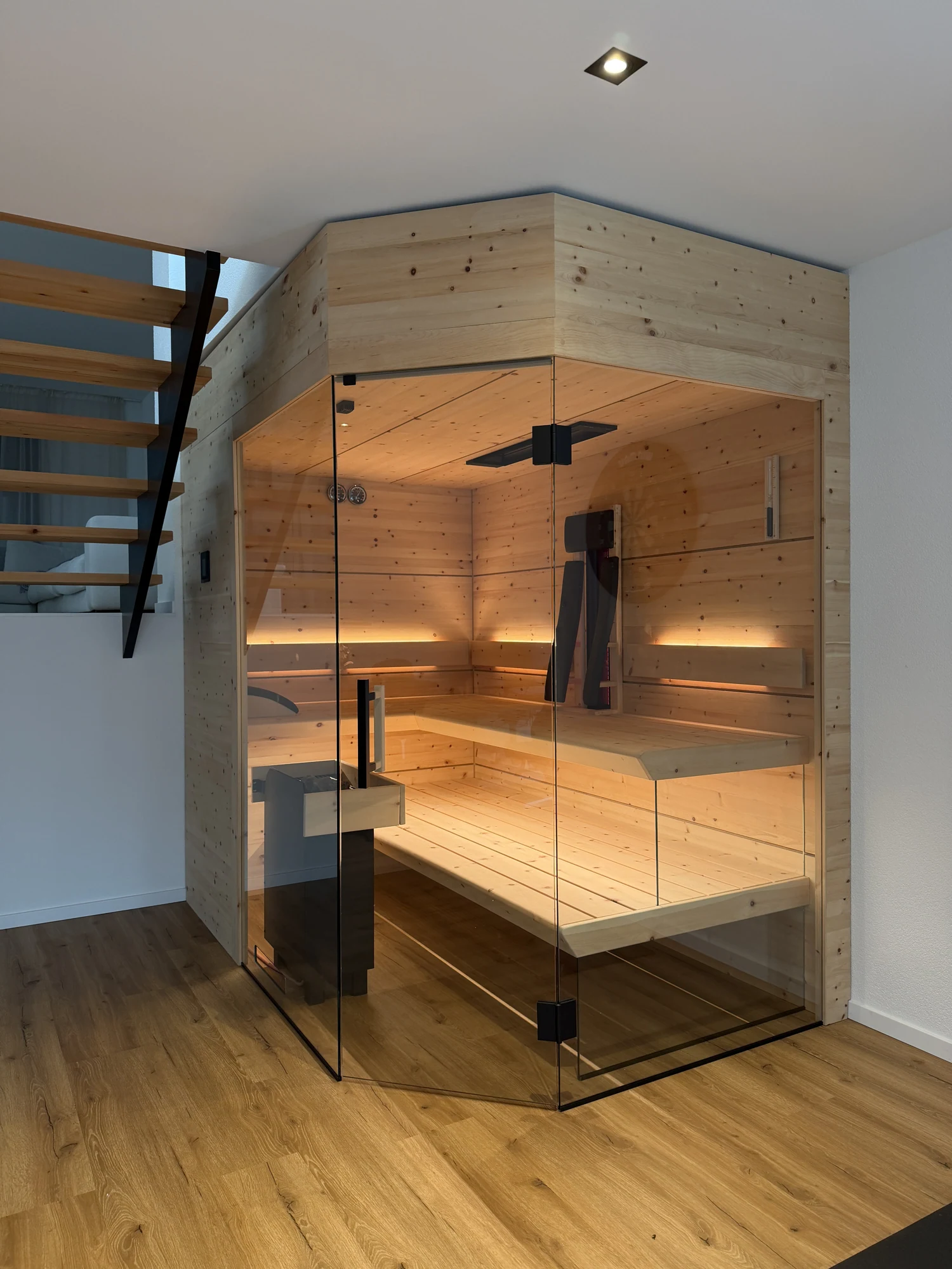polarholz-athen-aura-5-eck-sauna-zirbe-ganzglasfront image 1