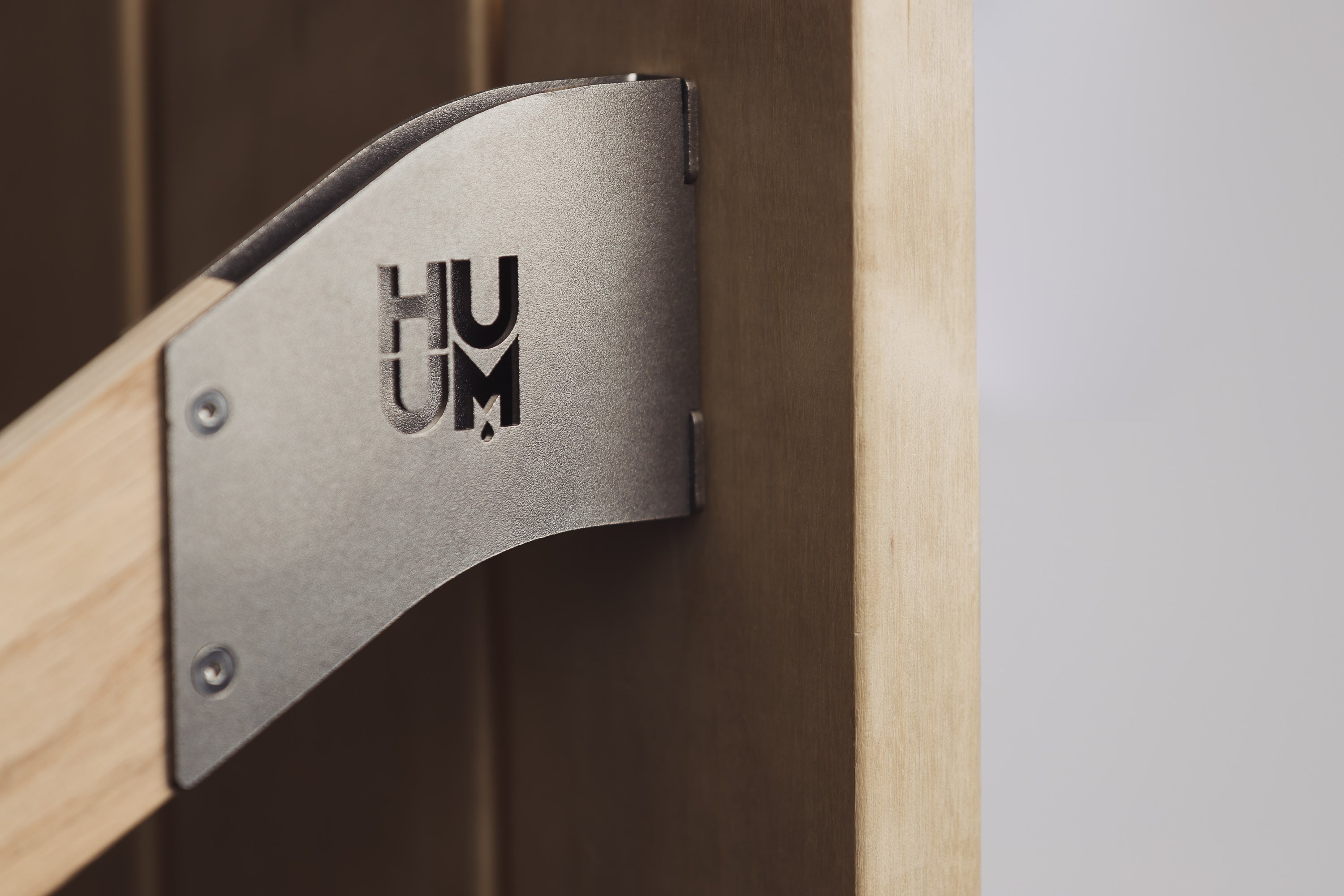 huum-drop-safety-railing-ofenschutzgitter-holz-edelstahl image 3