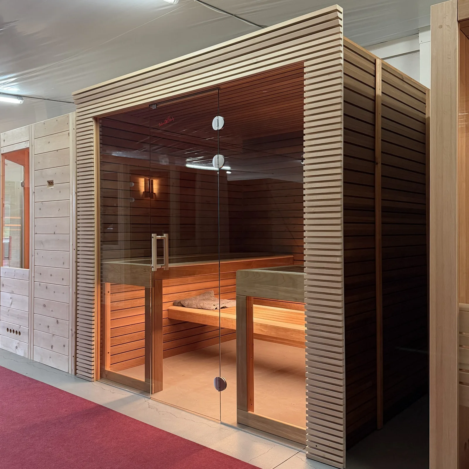 polarholz-kristall-bi-color-elementkabine-sauna-glasfront image 1