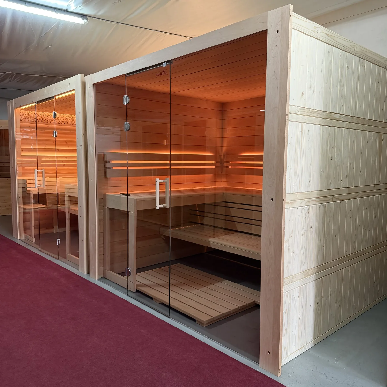 polarholz-kristall-innensauna-erlenholz-glasfront-240x200-ausstellung image 2