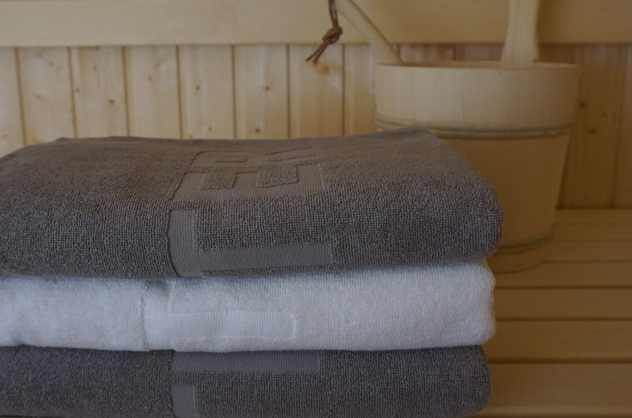 sauna-matti-weltmeistertuch-aufgusstuch-taupe image 3