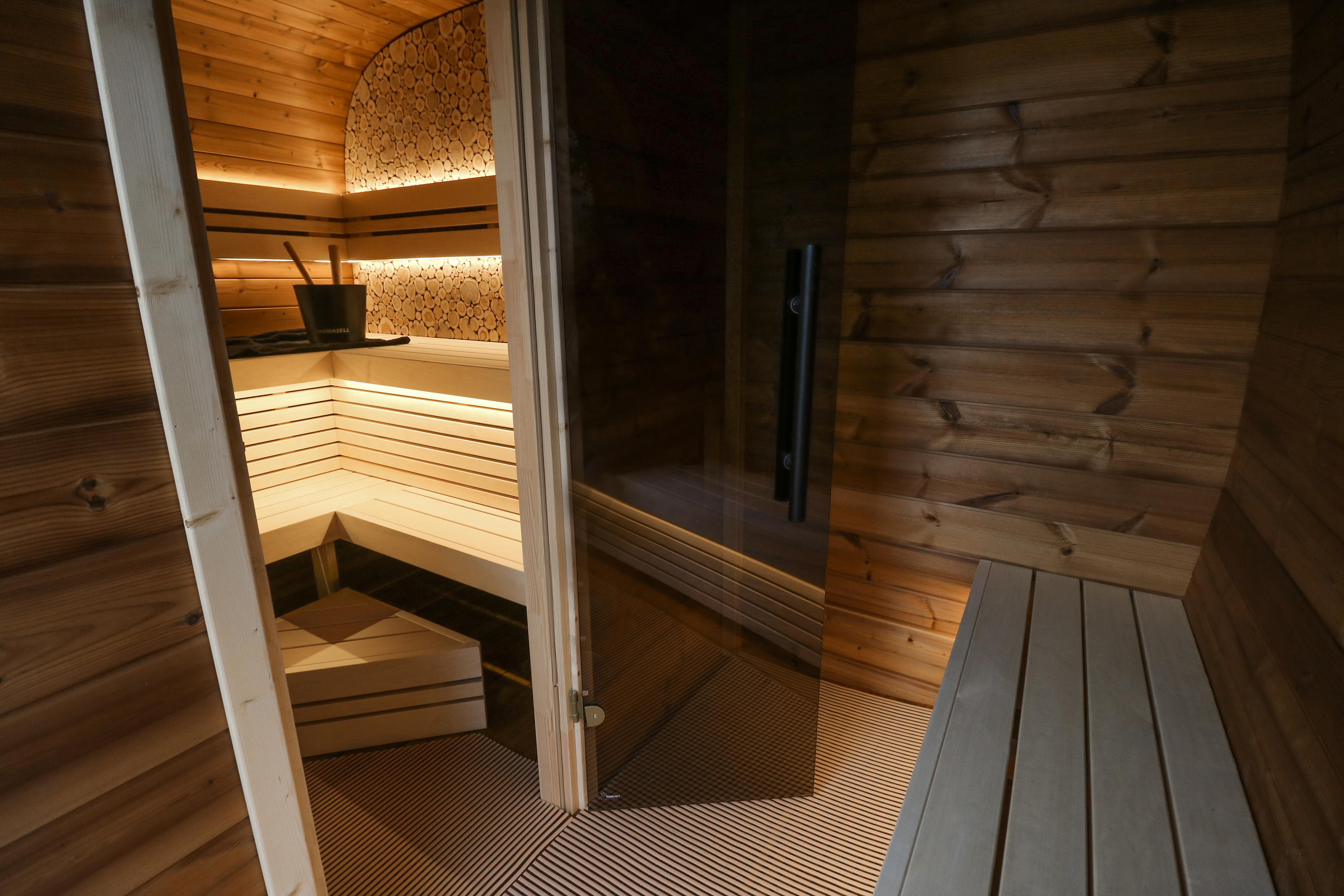 leil-round-cube-double-gartensauna-thermoholz-2-4-m image 6