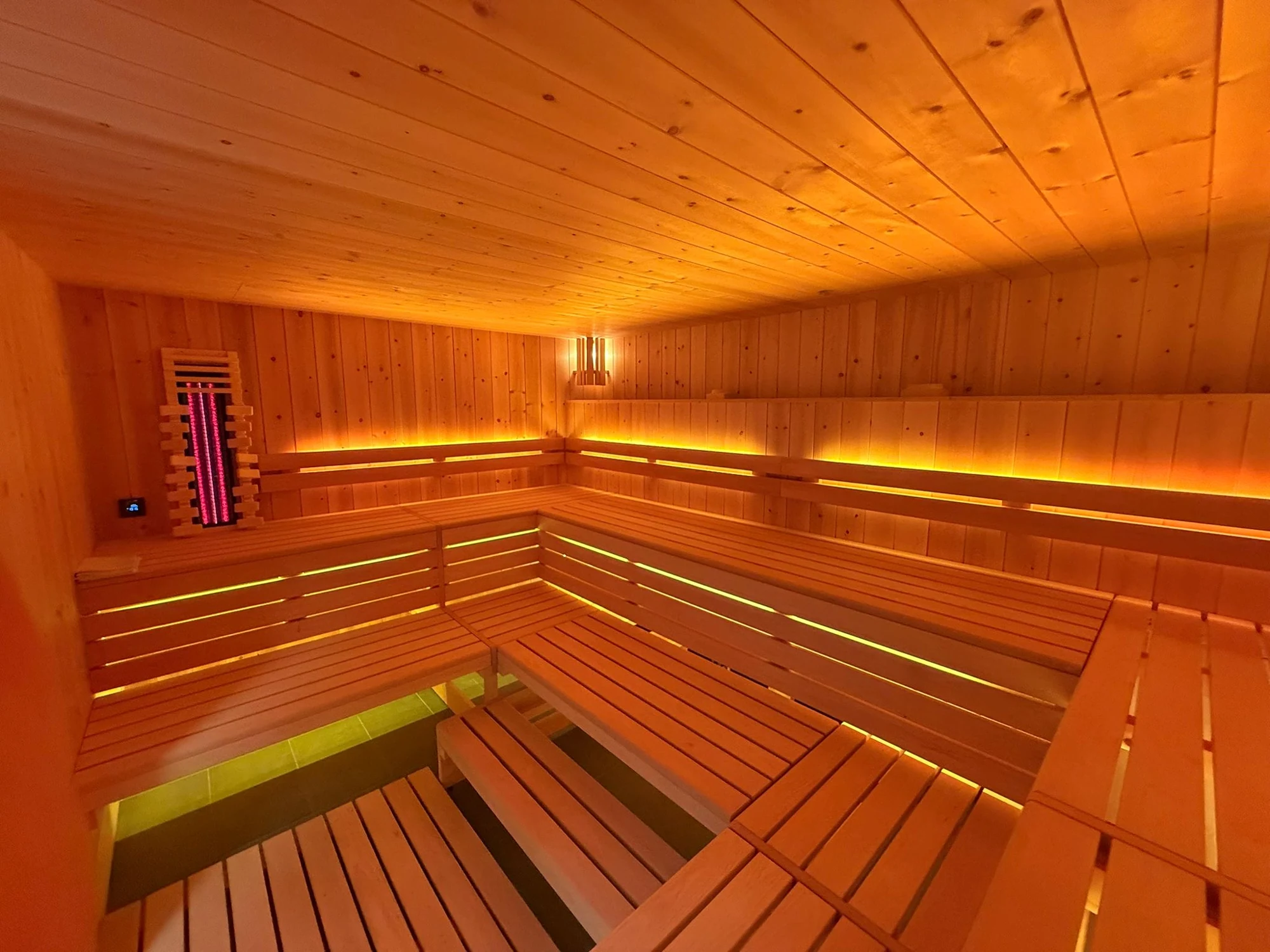 polarholz-gewerbliche-sauna-erle-300x250-6-7-personen image 3