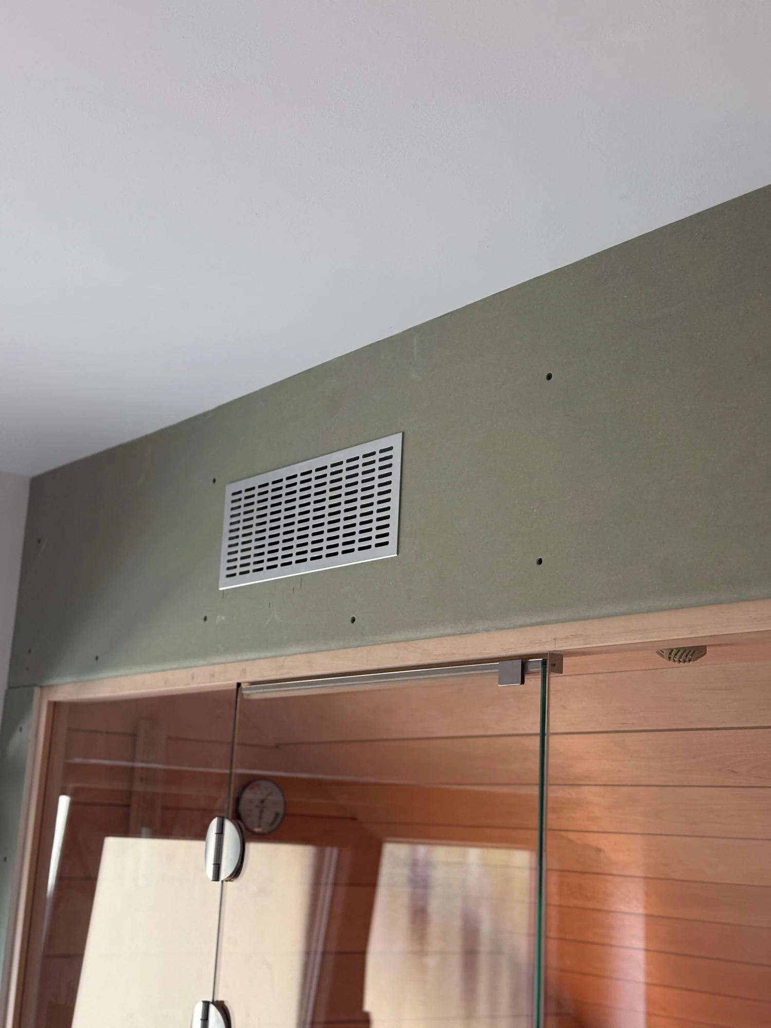polarholz-sauna-in-dachschr-ge-ecksauna-200x200-erle-3-4-personen image 2