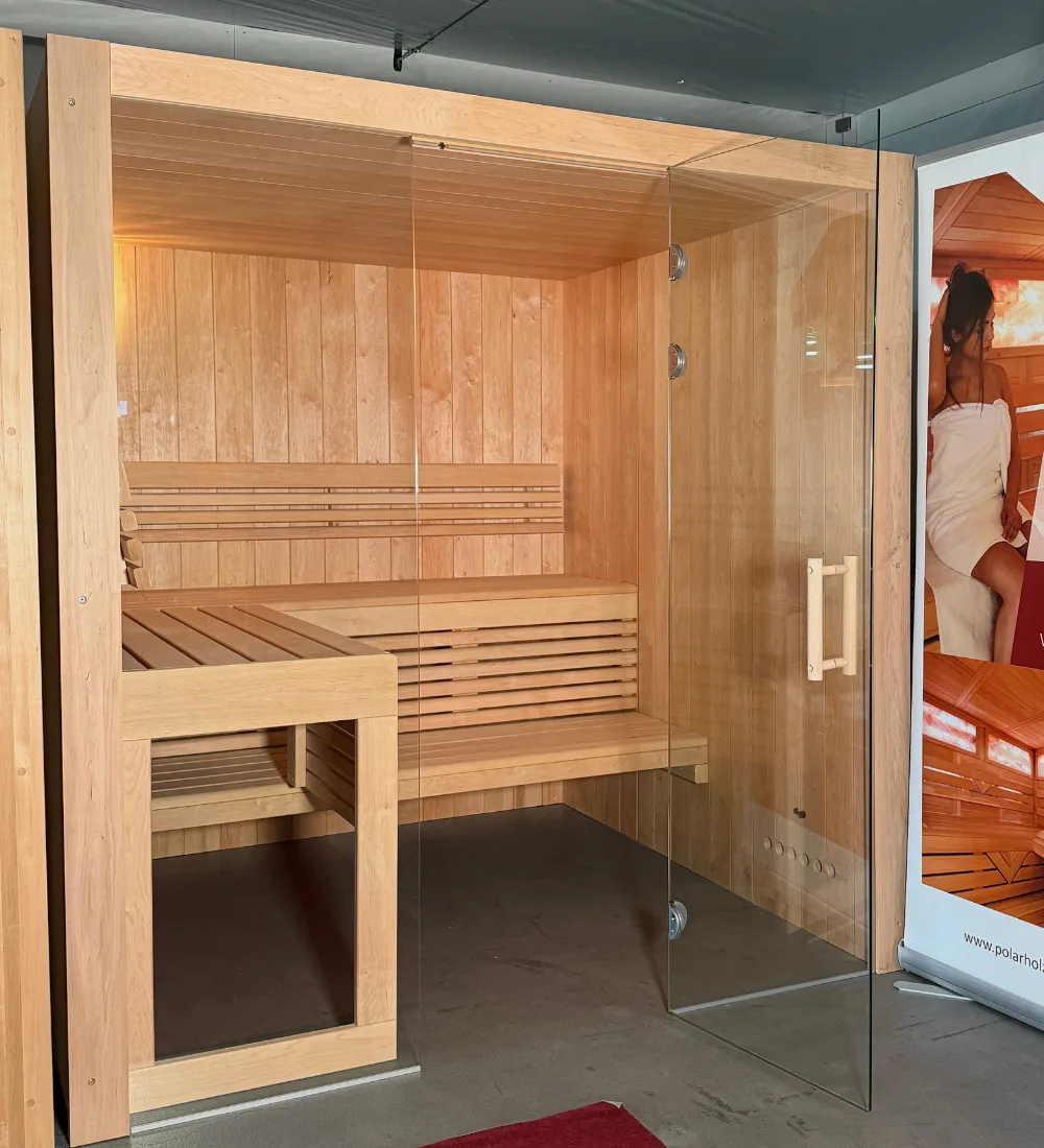 polarholz-kristall-innensauna-erle-204x207-glasfront image 2