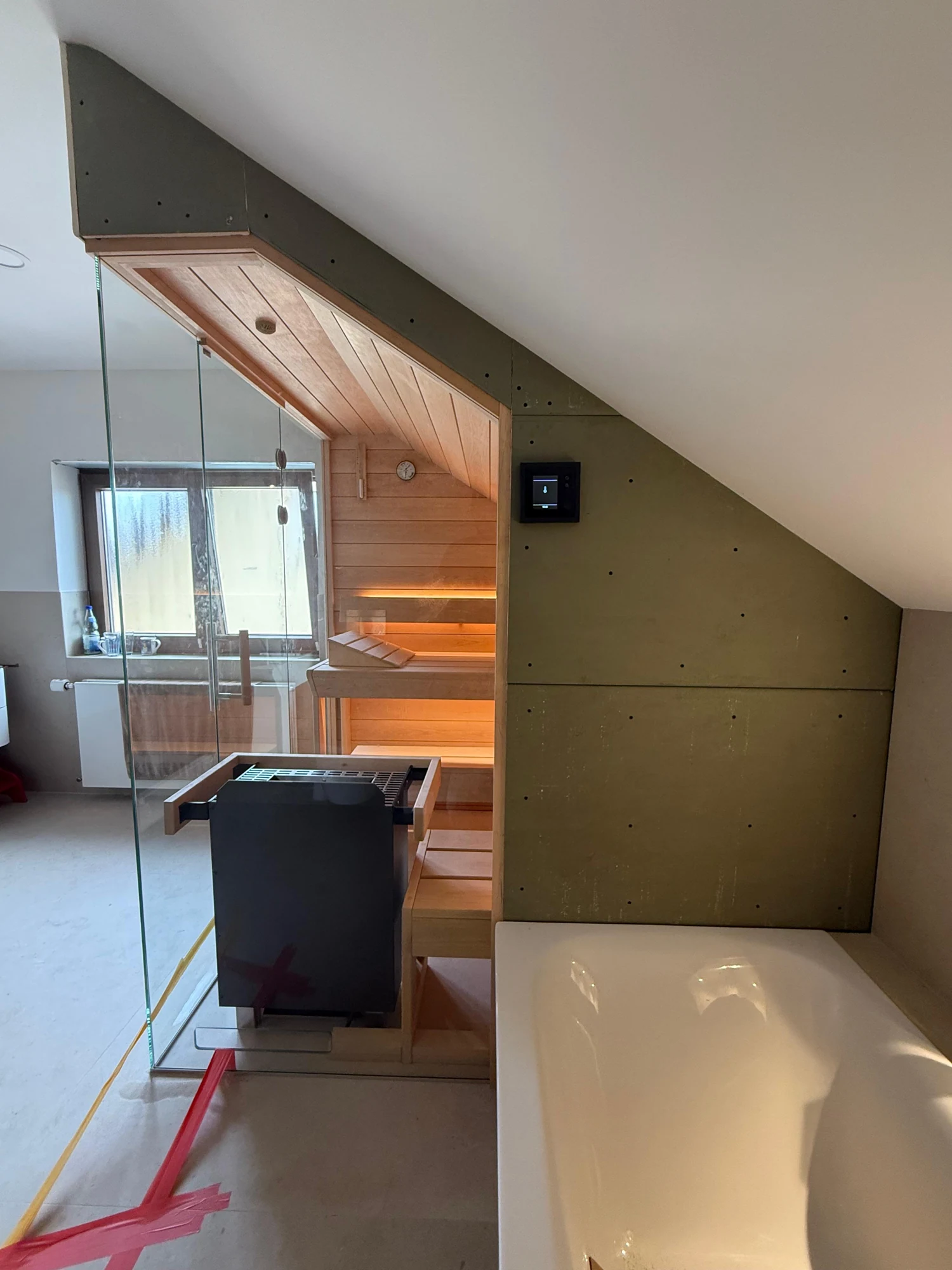 polarholz-sauna-in-dachschr-ge-ecksauna-200x200-erle-3-4-personen image 3