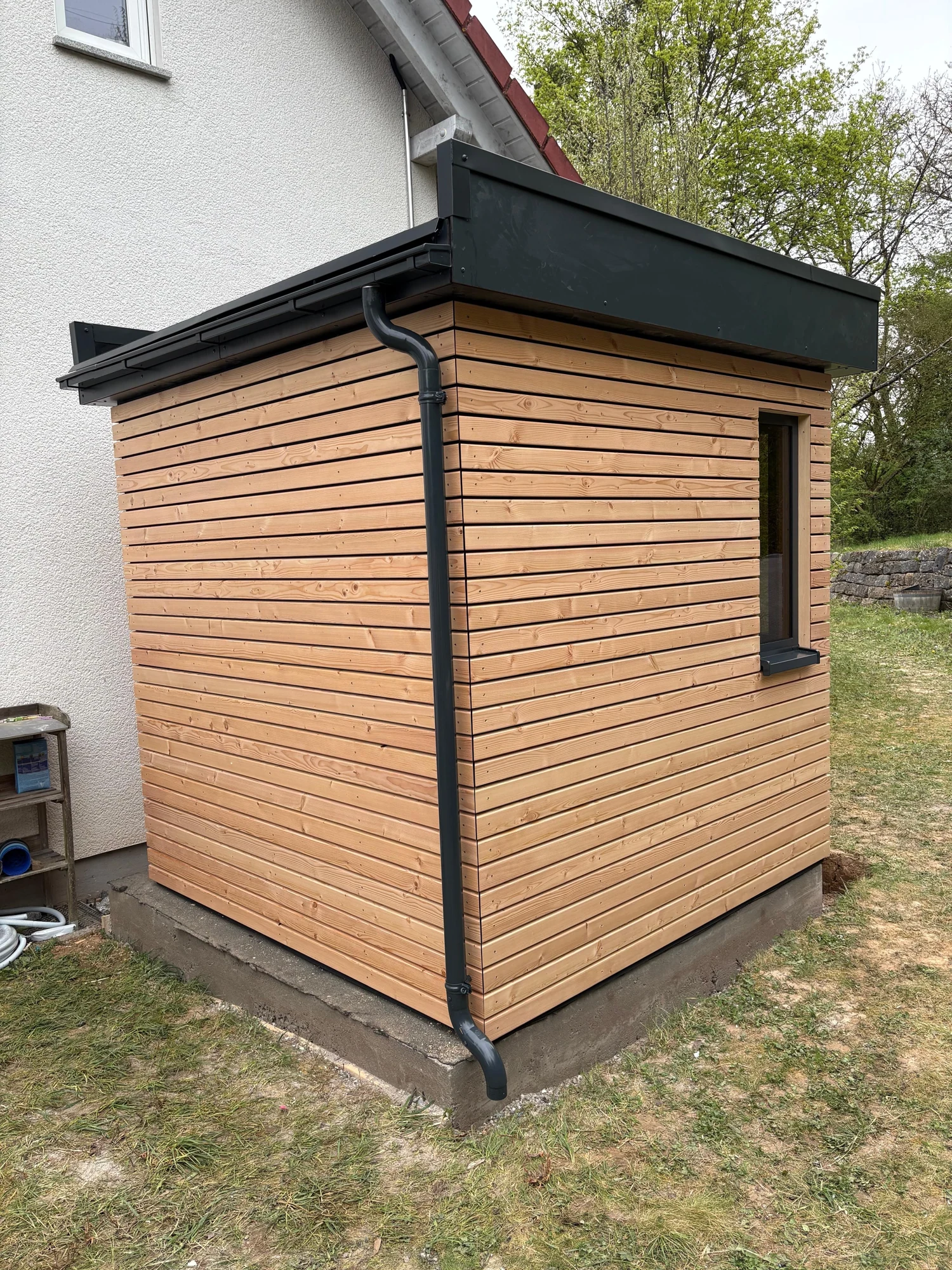polarholz-gartensauna-freistehend-220x220-f-r-4-5-personen image 2