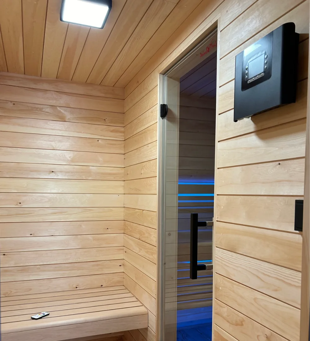 polarholz-gartensauna-vorraum-334x234-ausstellung-design image 2