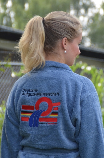 sauna-matti-aufguss-meisterschaft-bademantel-mit-logo-unisex image 1