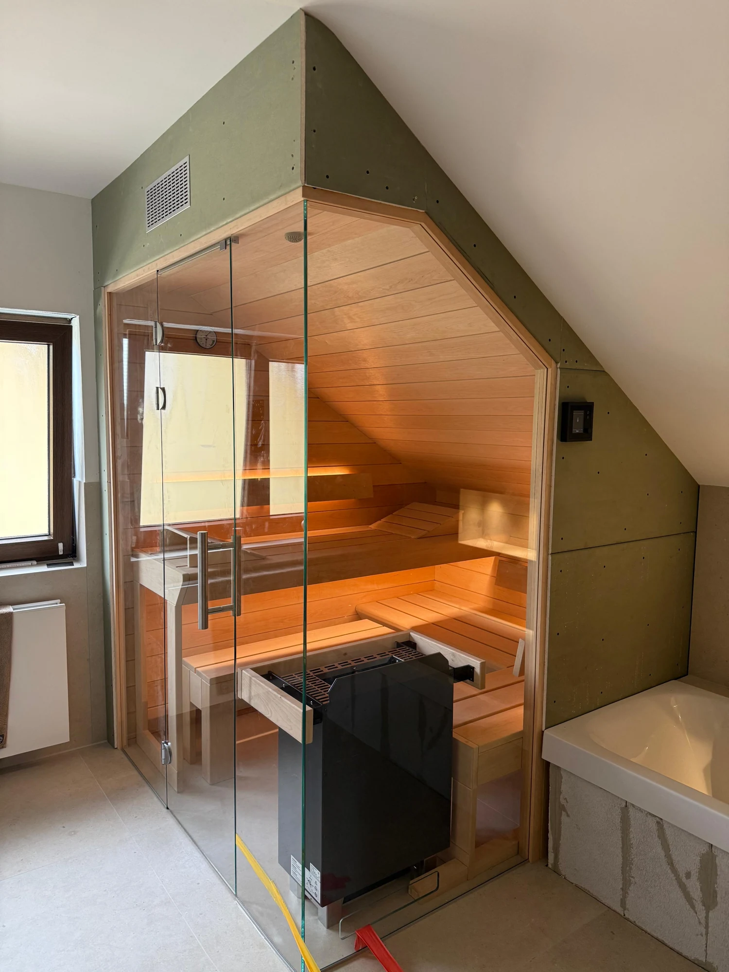 polarholz-sauna-in-dachschr-ge-ecksauna-200x200-erle-3-4-personen image 8