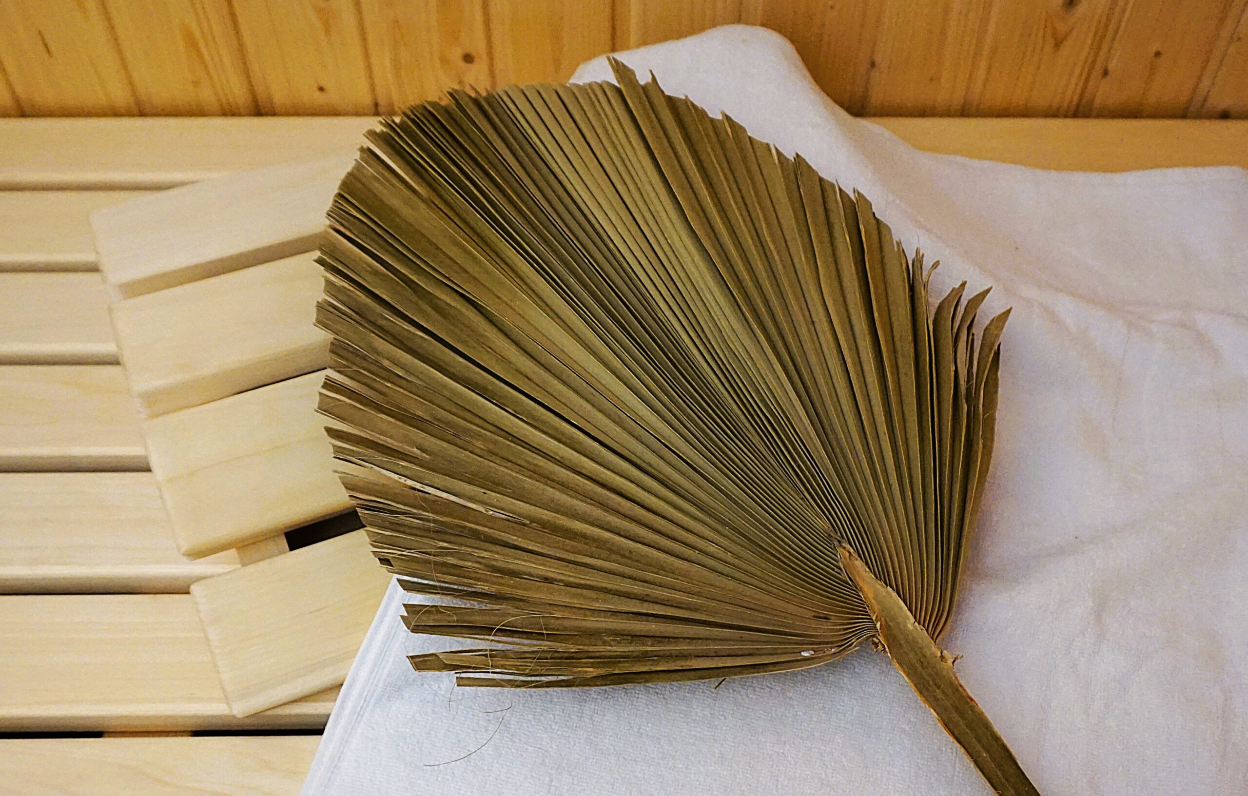 sauna-matti-aufgusst-cher-palmwedel-klein-aufgusswedel image 1