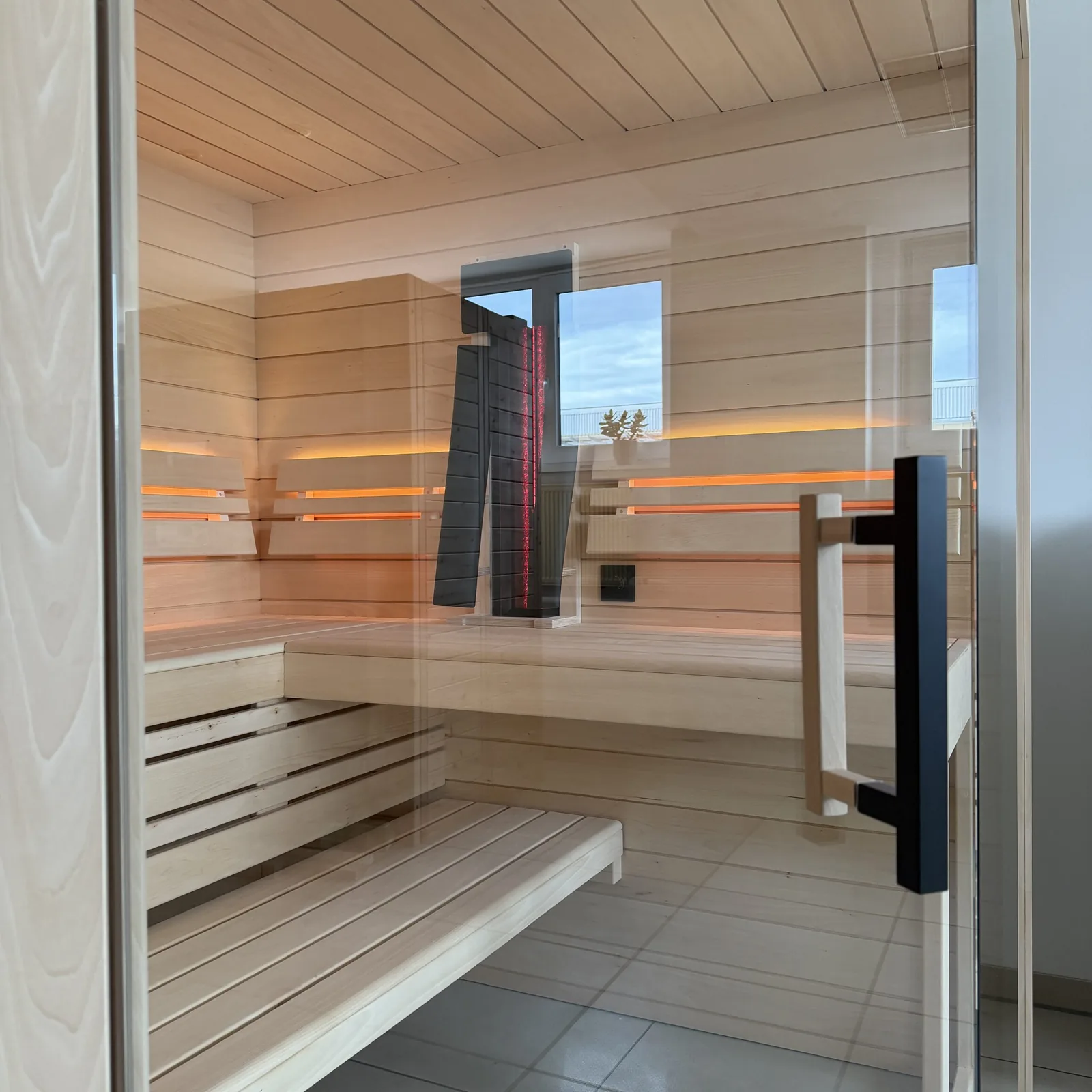 polarholz-athen-innensauna-lindenholz-190x196-prestige image 2