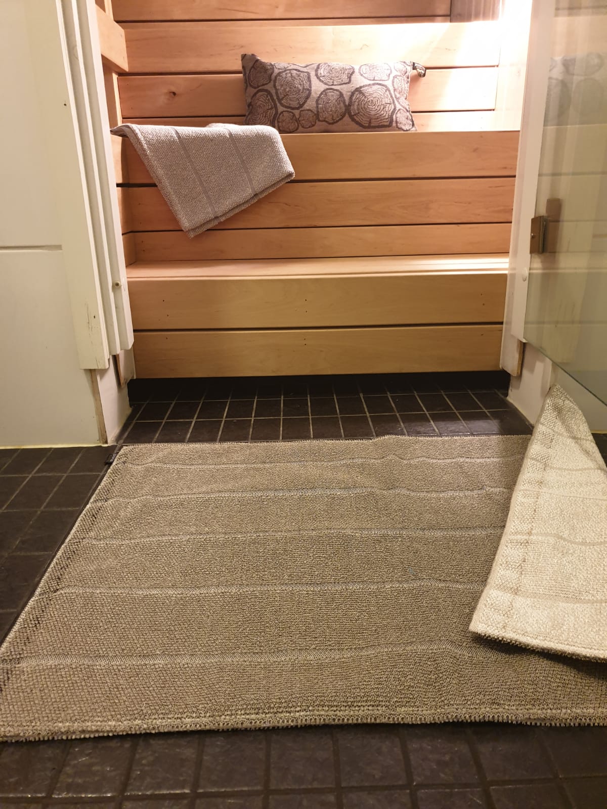 wellmia-jokipiin-badematte-saunamatte-beige-75x50-cm image 2