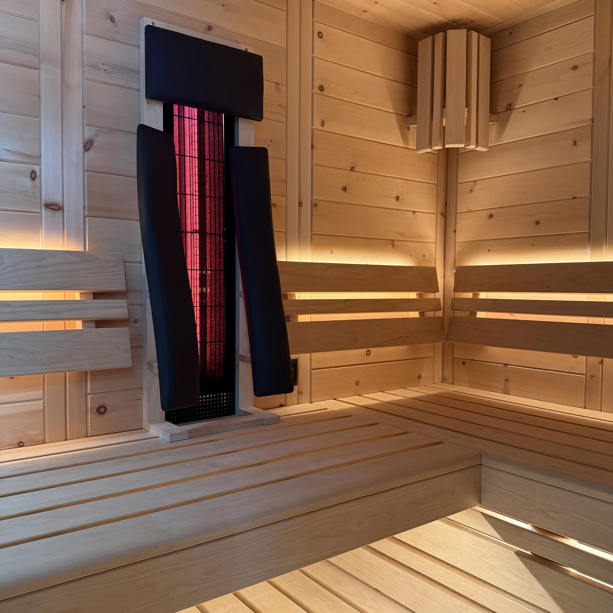 polarholz-kristall-sauna-massivholz-glasfront-innensauna image 5