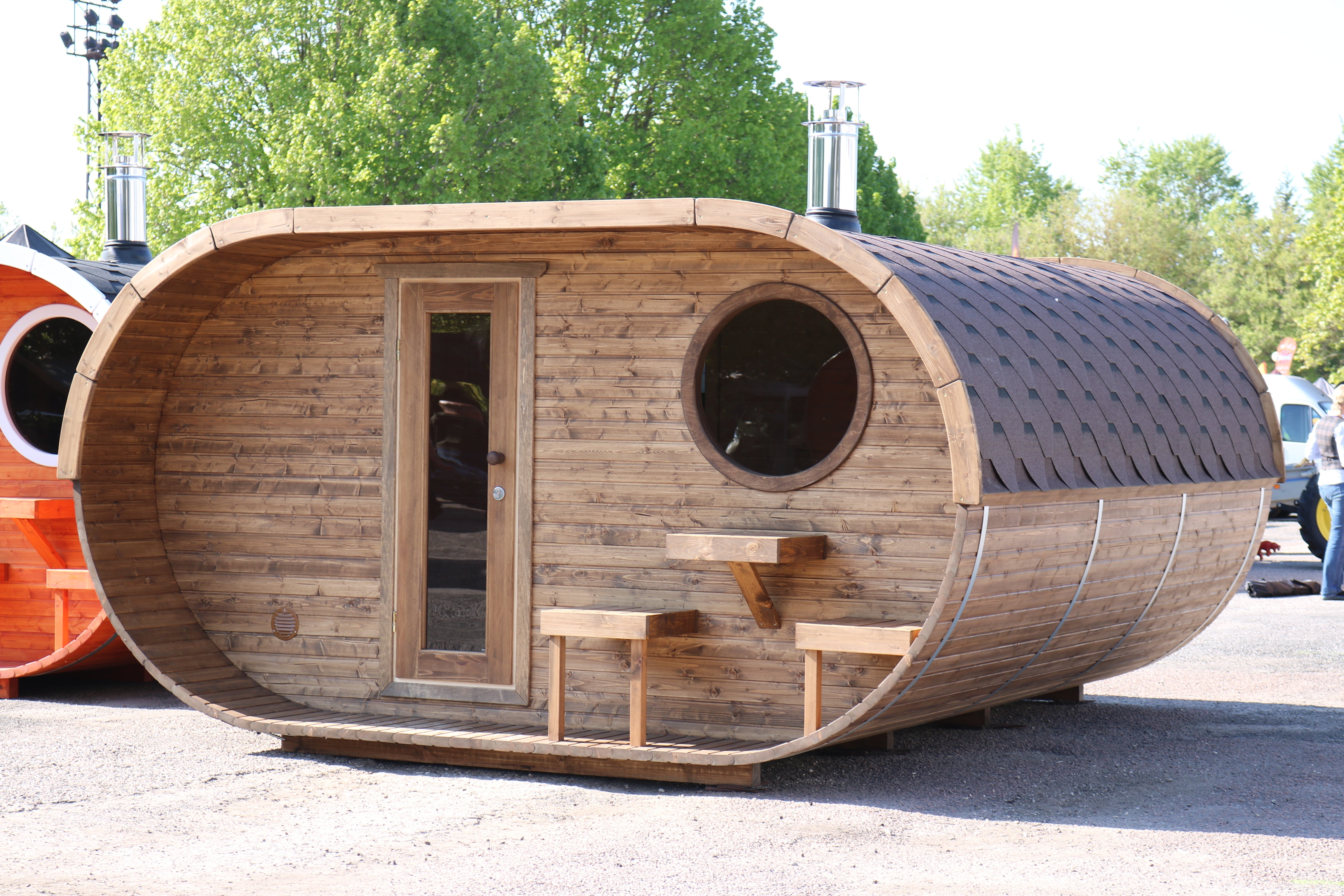 wellmia-oval-l-gartensauna-fichte-400x420-6-8-personen image 5