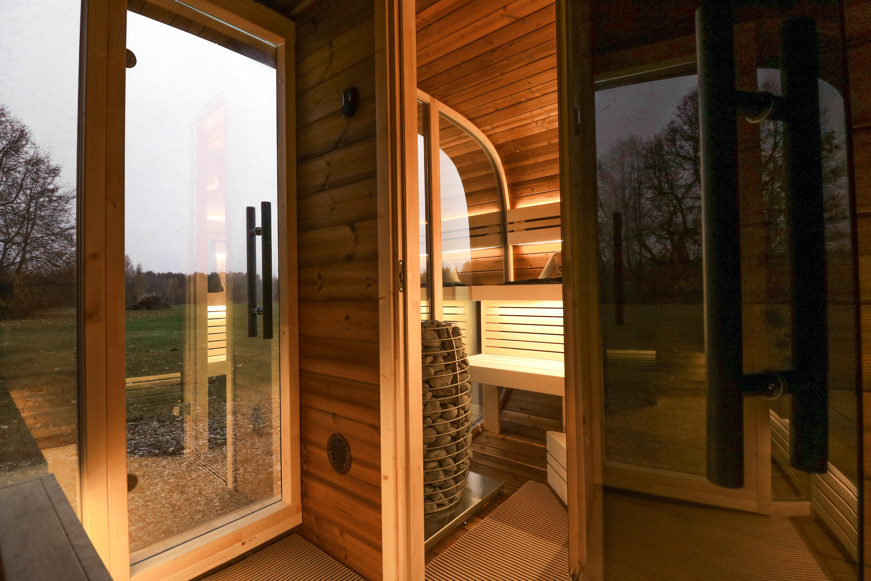 leil-round-cube-double-gartensauna-thermoholz-2-4-m image 4