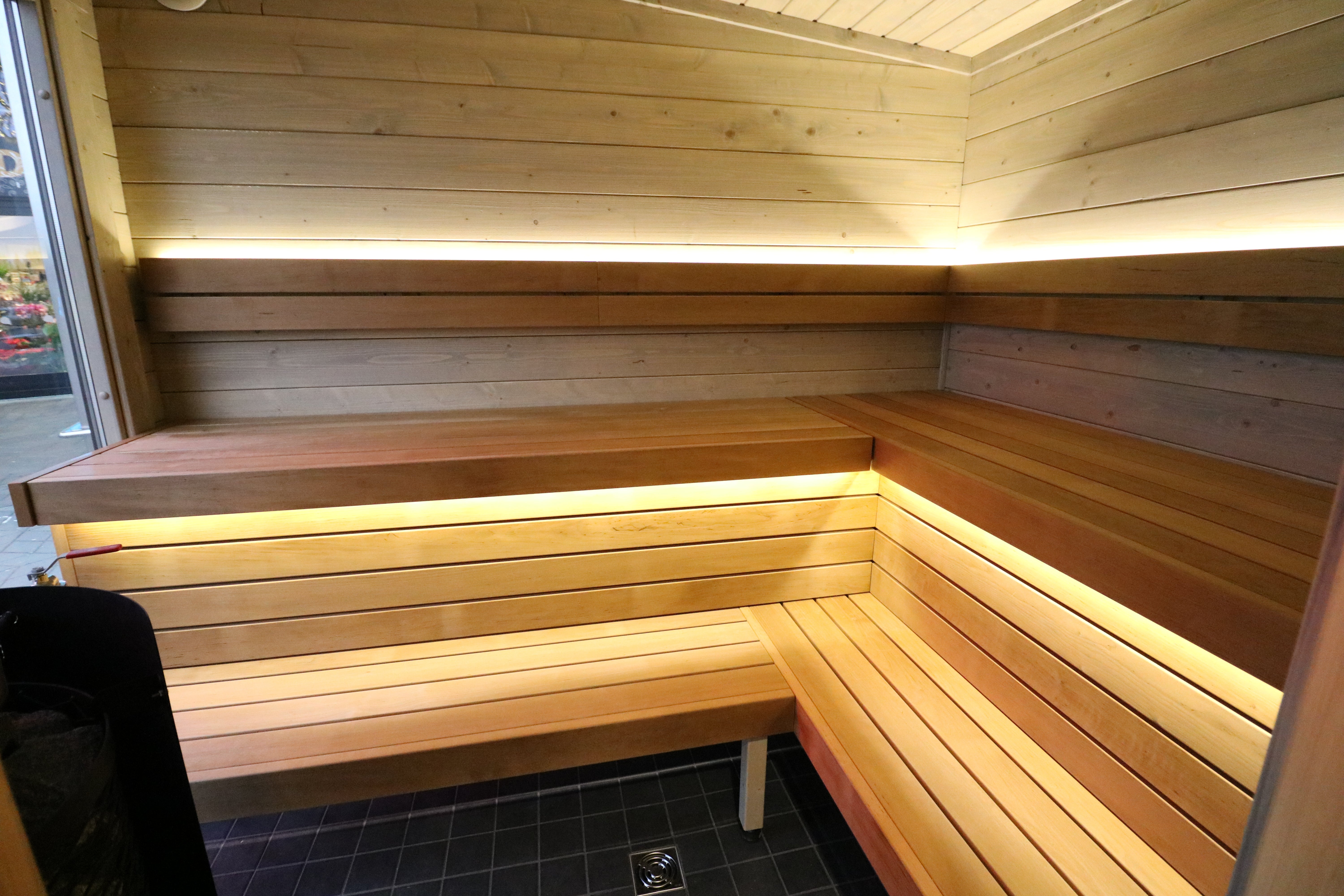 wellmia-halden-xl-gartensauna-fichte-254x568cm-vorraum image 8