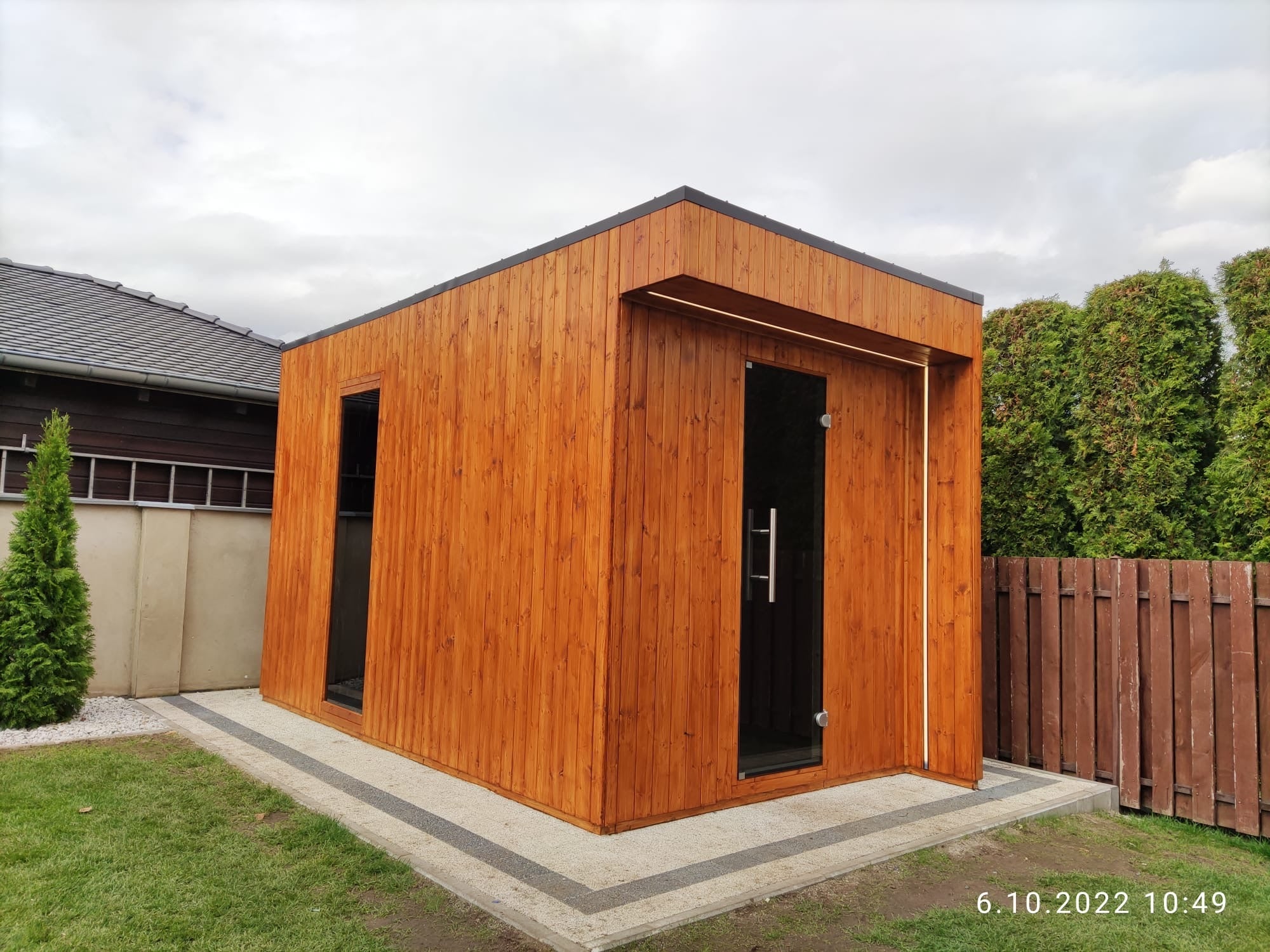 wellmia-musta-gartensauna-fichte-vorraum-4-6-personen image 5